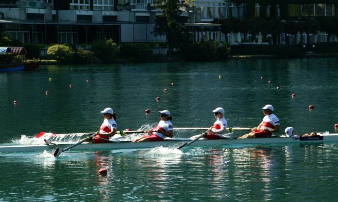 image of Canadian rowing team