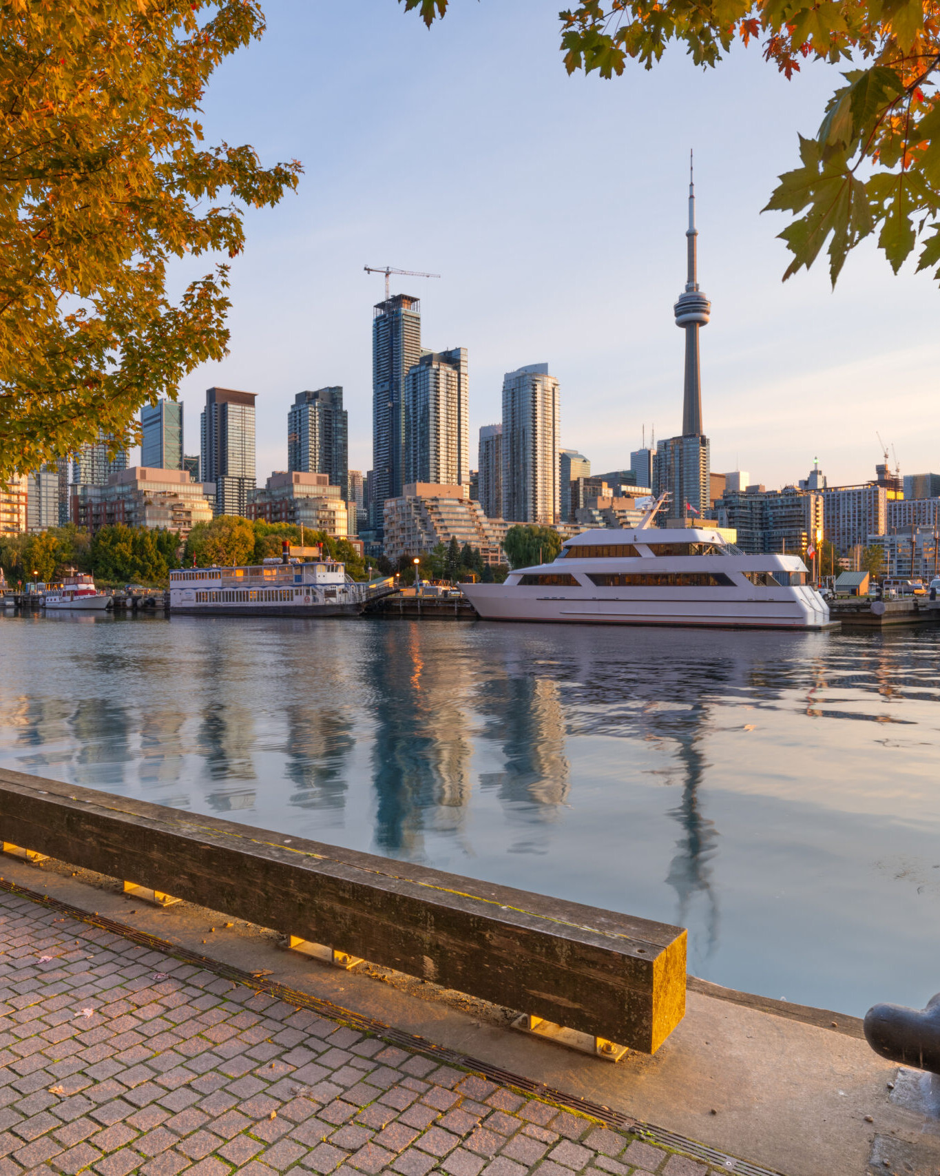 Image of the city of Toronto harbourfront