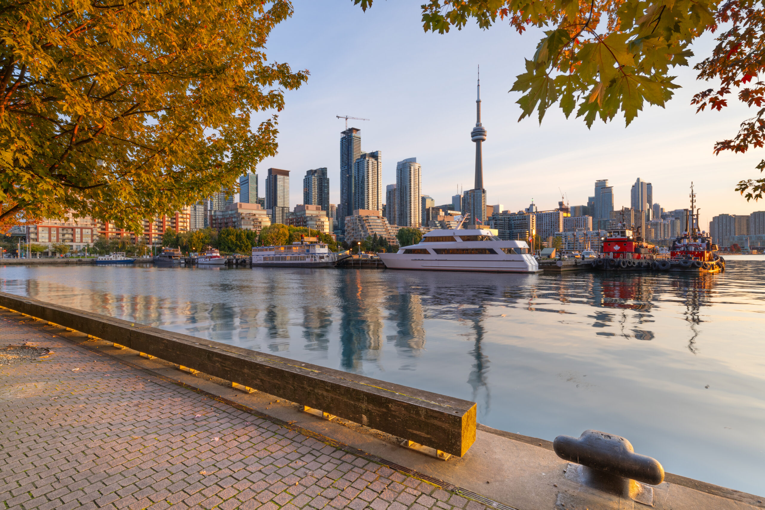 Image of the city of Toronto harbourfront